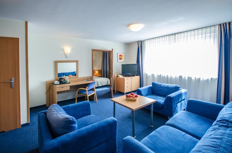 Hotel Wilanow Warszawa By Desilva Екстер'єр фото