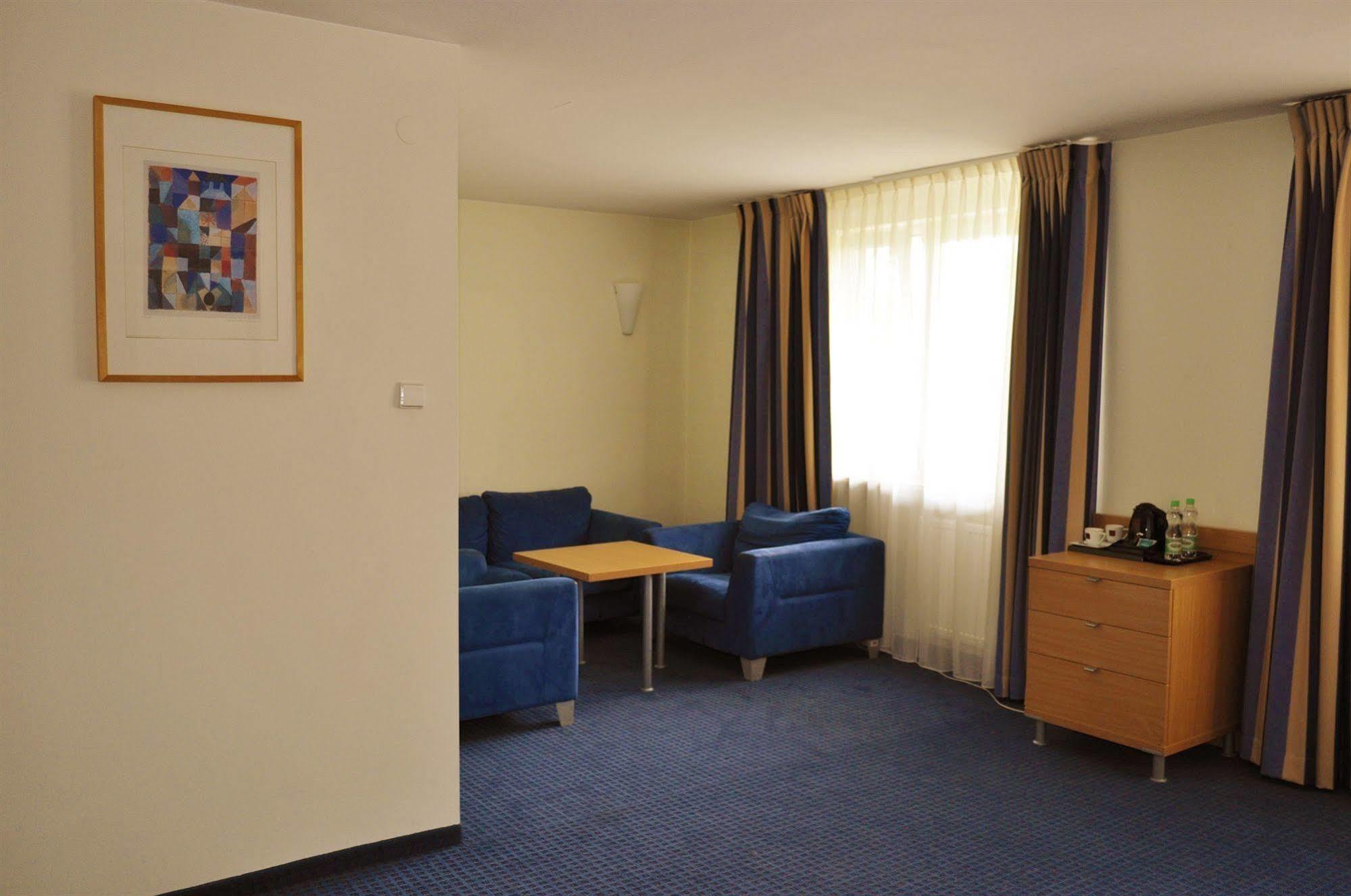 Hotel Wilanow Warszawa By Desilva Екстер'єр фото
