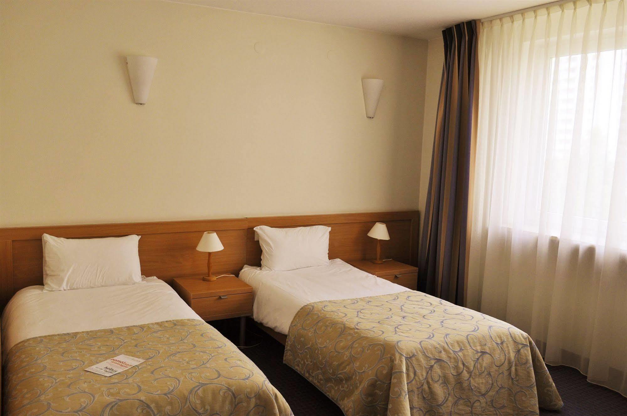 Hotel Wilanow Warszawa By Desilva Екстер'єр фото
